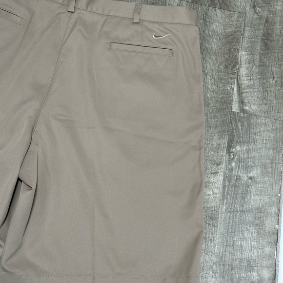 Men’s Nike 42 XL Golf Pleated Shorts Chino Khakis Khaki Tan Dri Fit Casual New - Picture 7 of 11